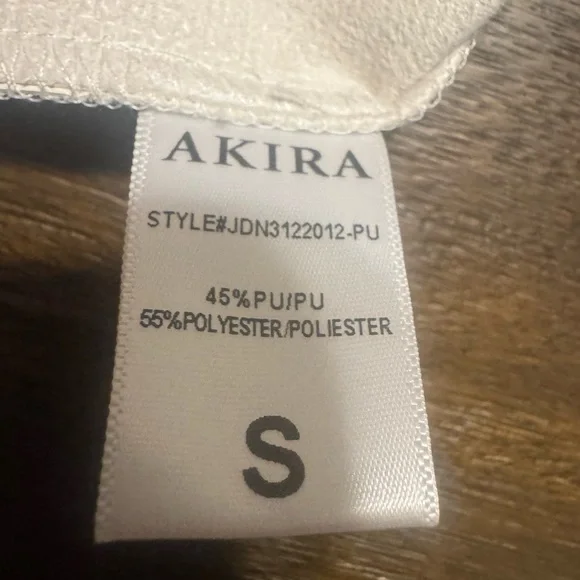 AKIRA Cream Faux Leather High Waist Shorts Panel Seam Vegan Leather NWT Size S - Picture 4 of 5